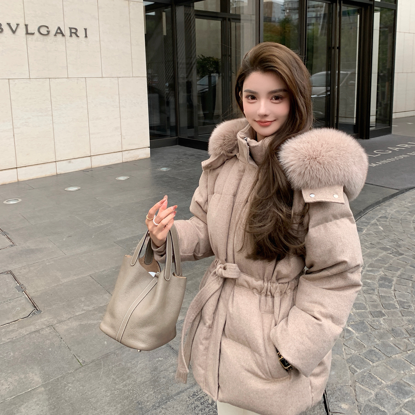 “老钱羽绒服”狐狸毛领+三星90白鸭绒 真丝羊毛面料收腰羽绒服