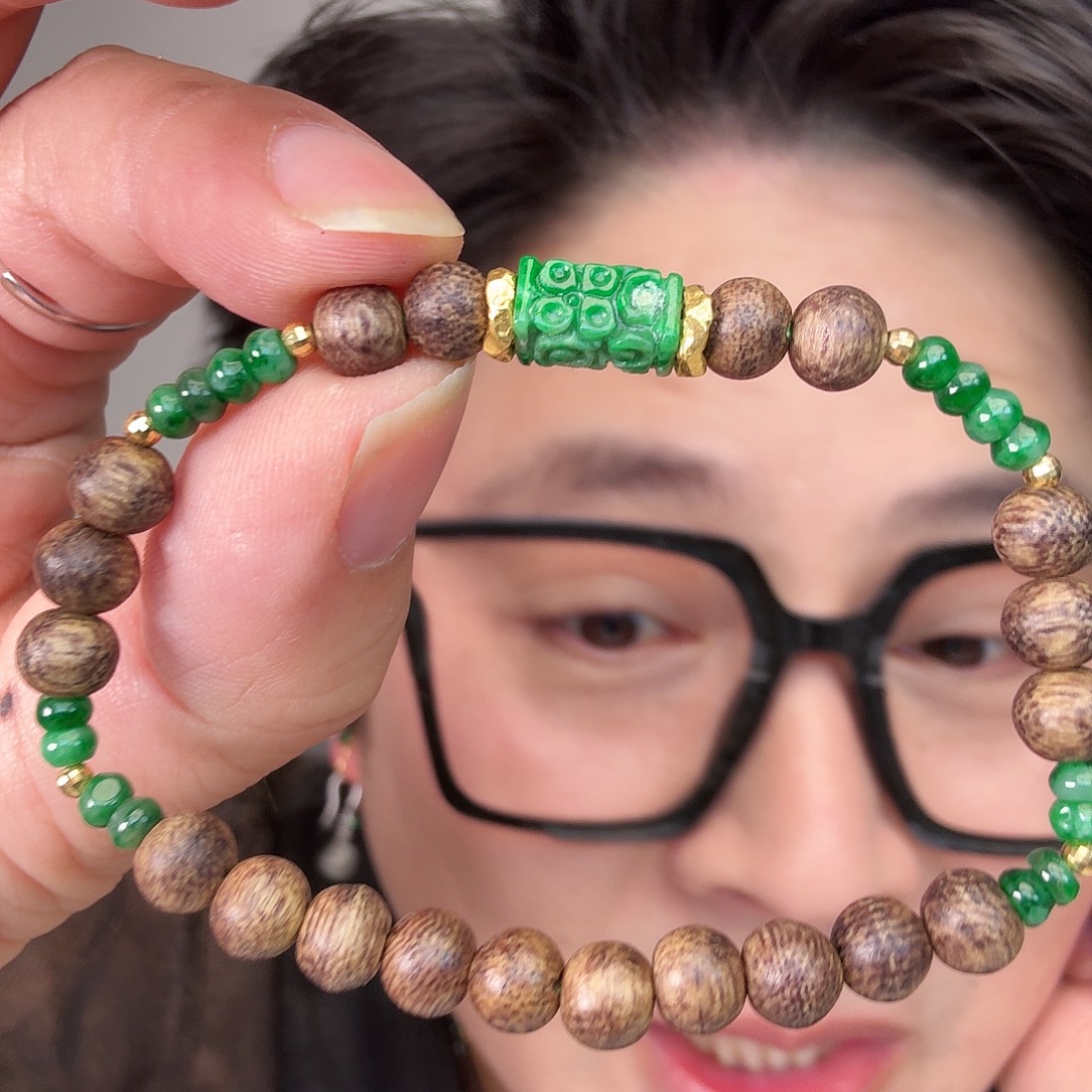 翡翠18K金镶嵌颈饰一件