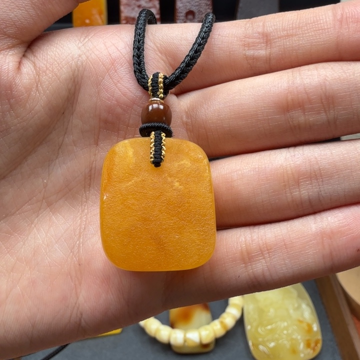 蜜蜡未镶嵌吊坠(赠链)