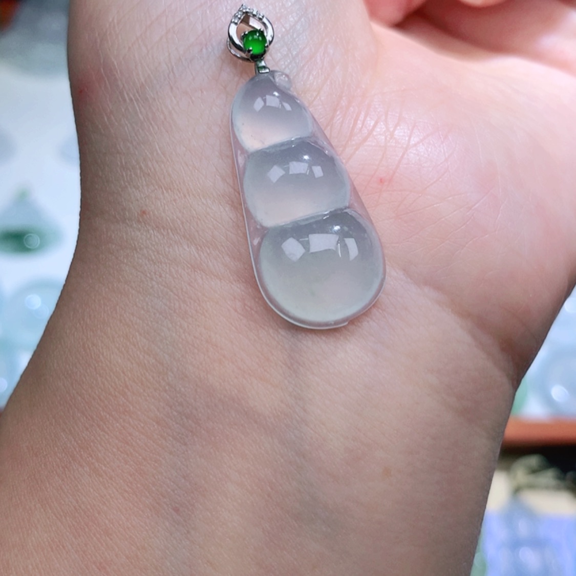 【闪购商品】翡翠颈饰18K金镶嵌福豆