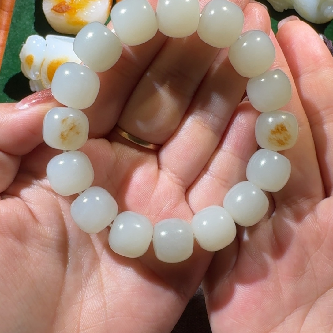 和田玉挂件未镶嵌月**行