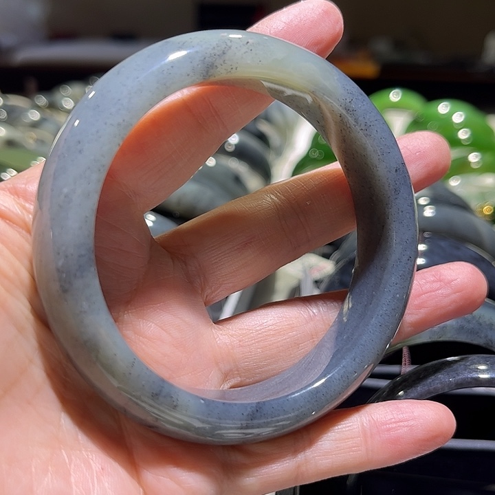 月***本未镶嵌手镯和田玉