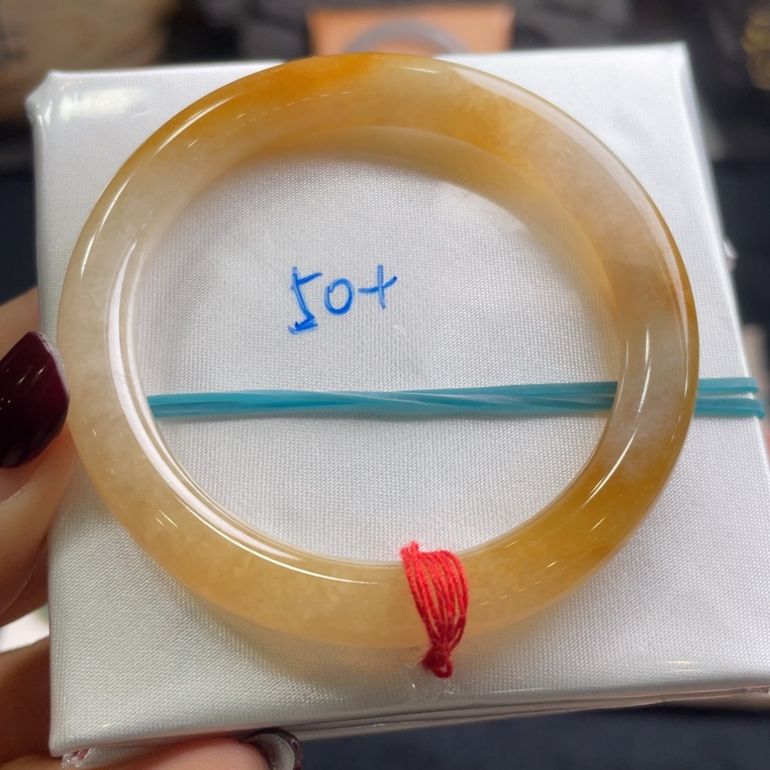 翡翠手镯未镶嵌翡翠手镯