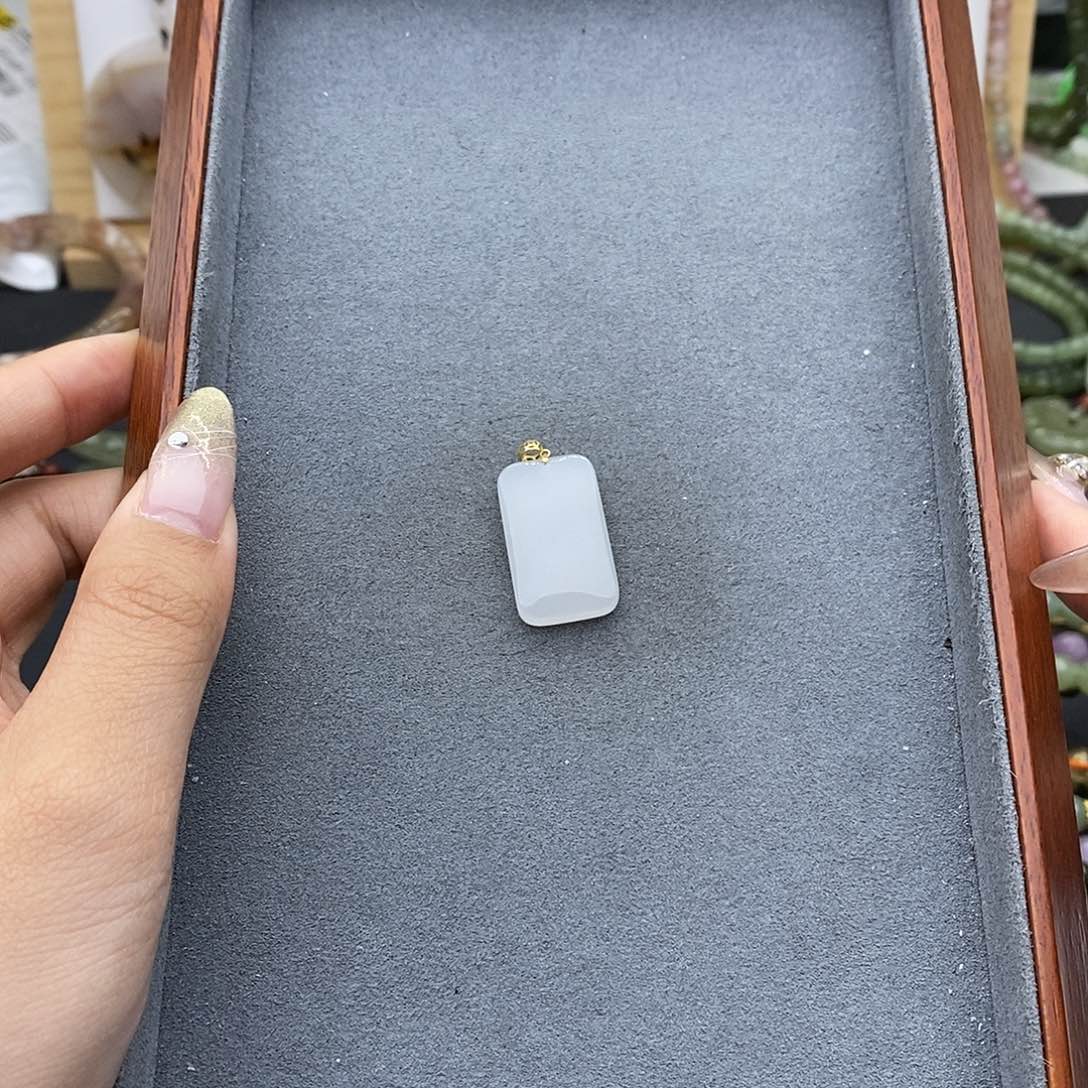 和田玉吊坠(不含链)18K金镶嵌