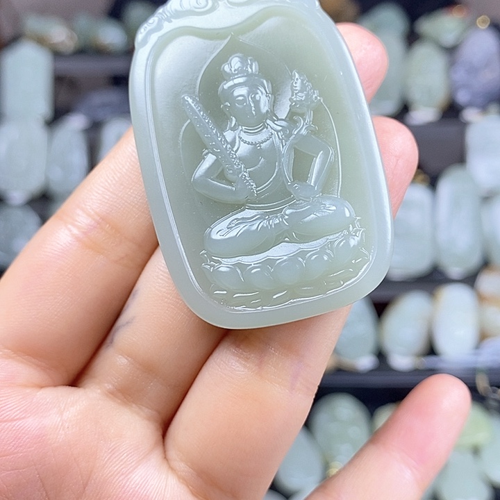 和田玉挂件未镶嵌爱***释
