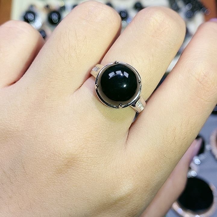 18K金镶嵌戒指翡翠