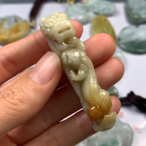 翡翠颈饰未镶嵌翡翠