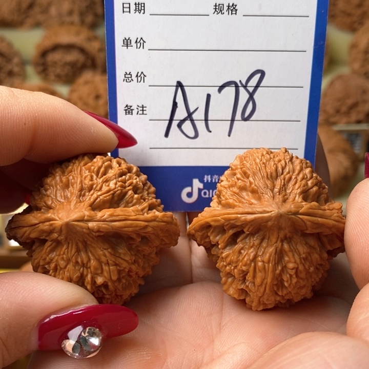 桃核吊坠胜***?满天星狮子头
