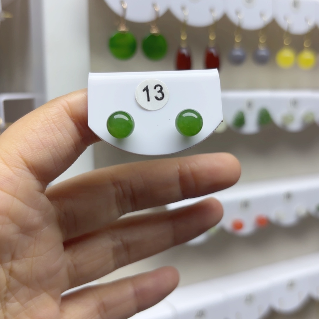 18K金镶嵌和田玉耳饰8m m