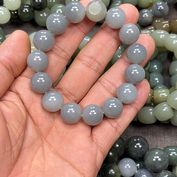 哈****和田玉未镶嵌手链