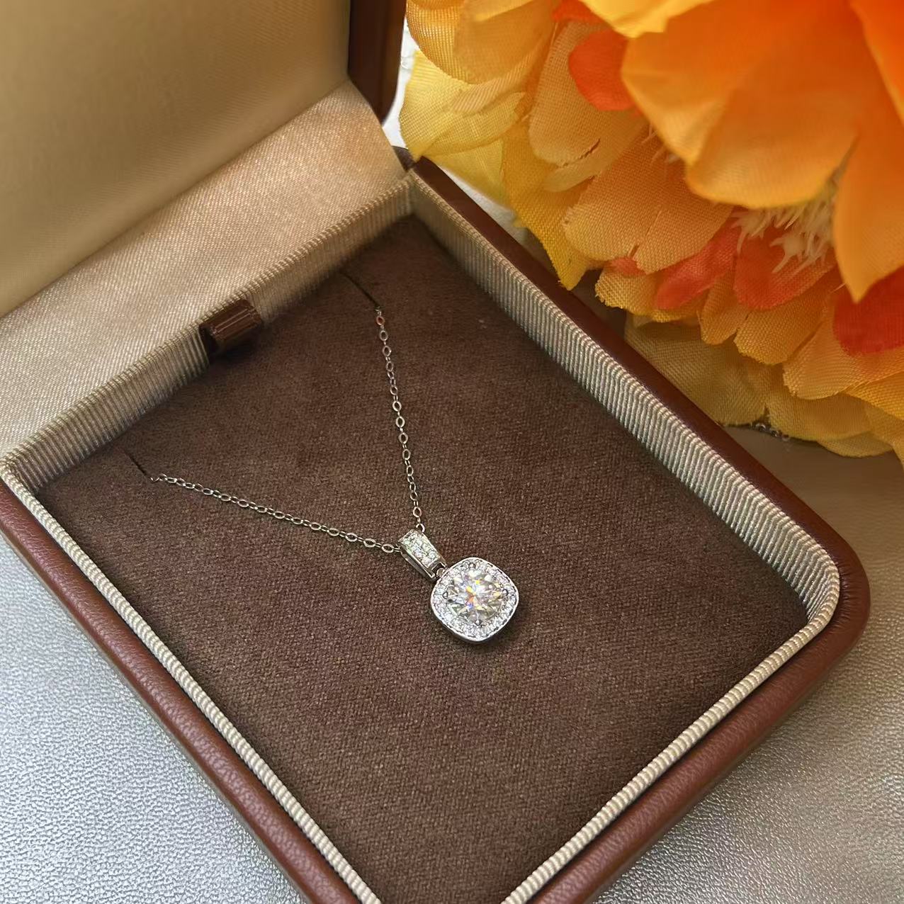  【南非婚戒】带包装双排方包天花板吊坠1克拉.S