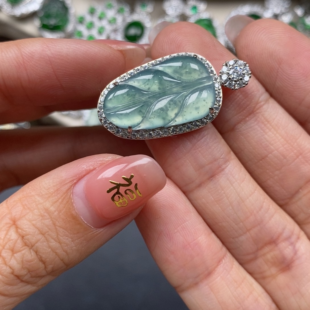 翡翠颈饰未镶嵌翡翠