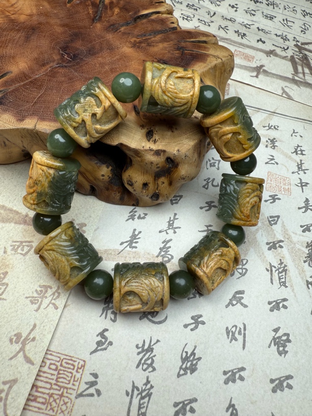 透闪石质玉，龙盘柱手串