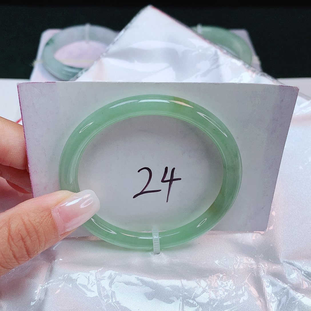 翡翠未镶嵌手镯 圆条52.2