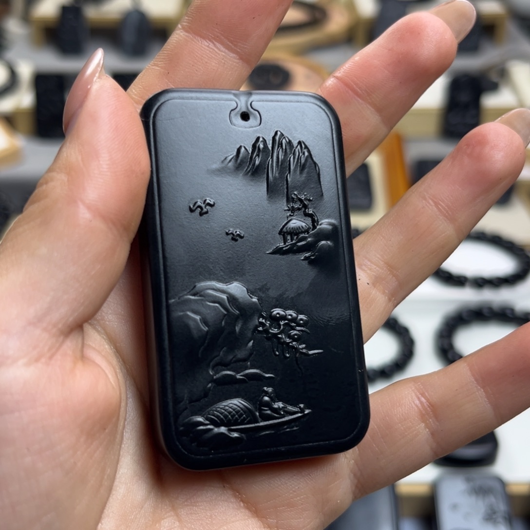 和田玉（墨玉）未镶嵌颈饰山水带裂