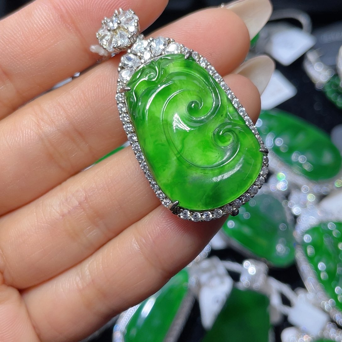 翡翠颈饰银S925镶嵌翡翠