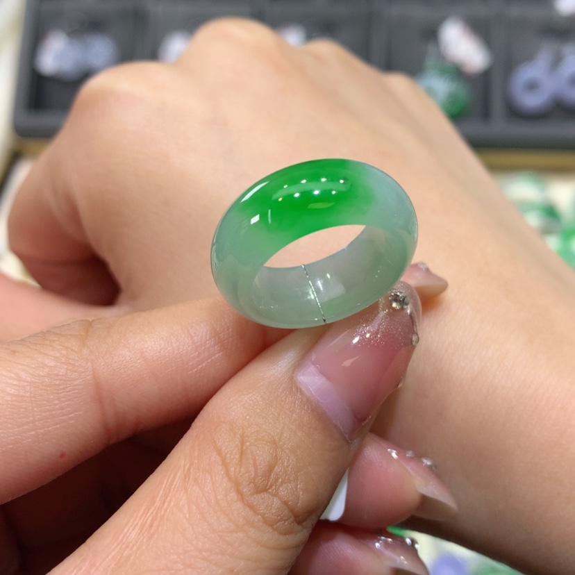【闪购商品】翡翠戒指未镶嵌包***?