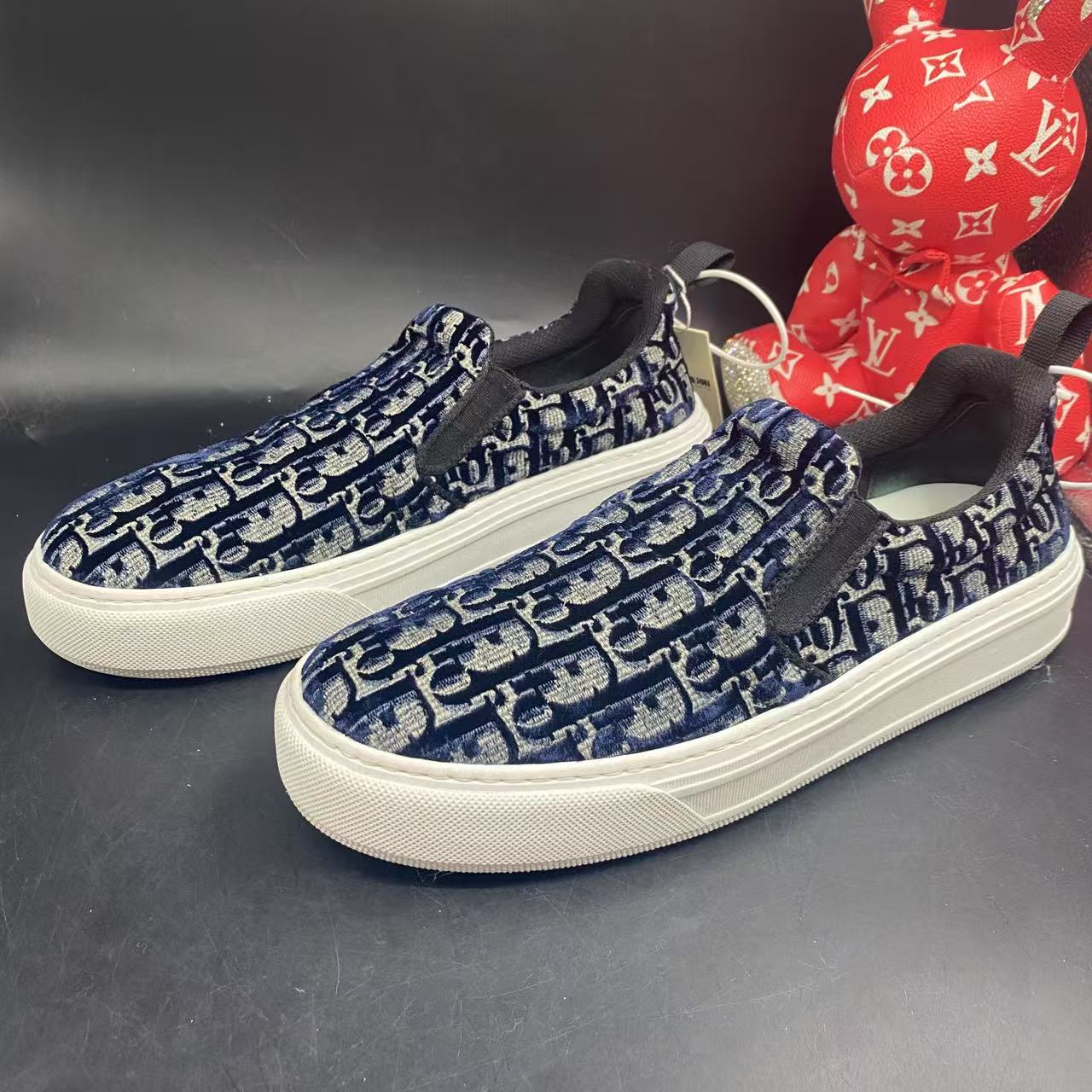 95新 DIOR/迪奥 深蓝刺绣老花休闲舒适潮流一脚蹬41欧码kke070