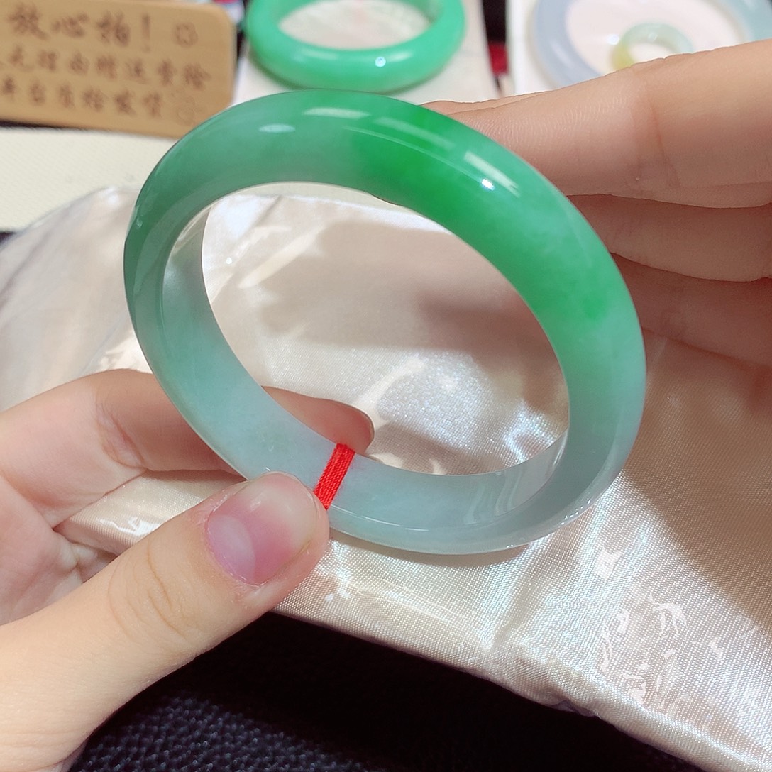 翡翠未镶嵌手镯9018