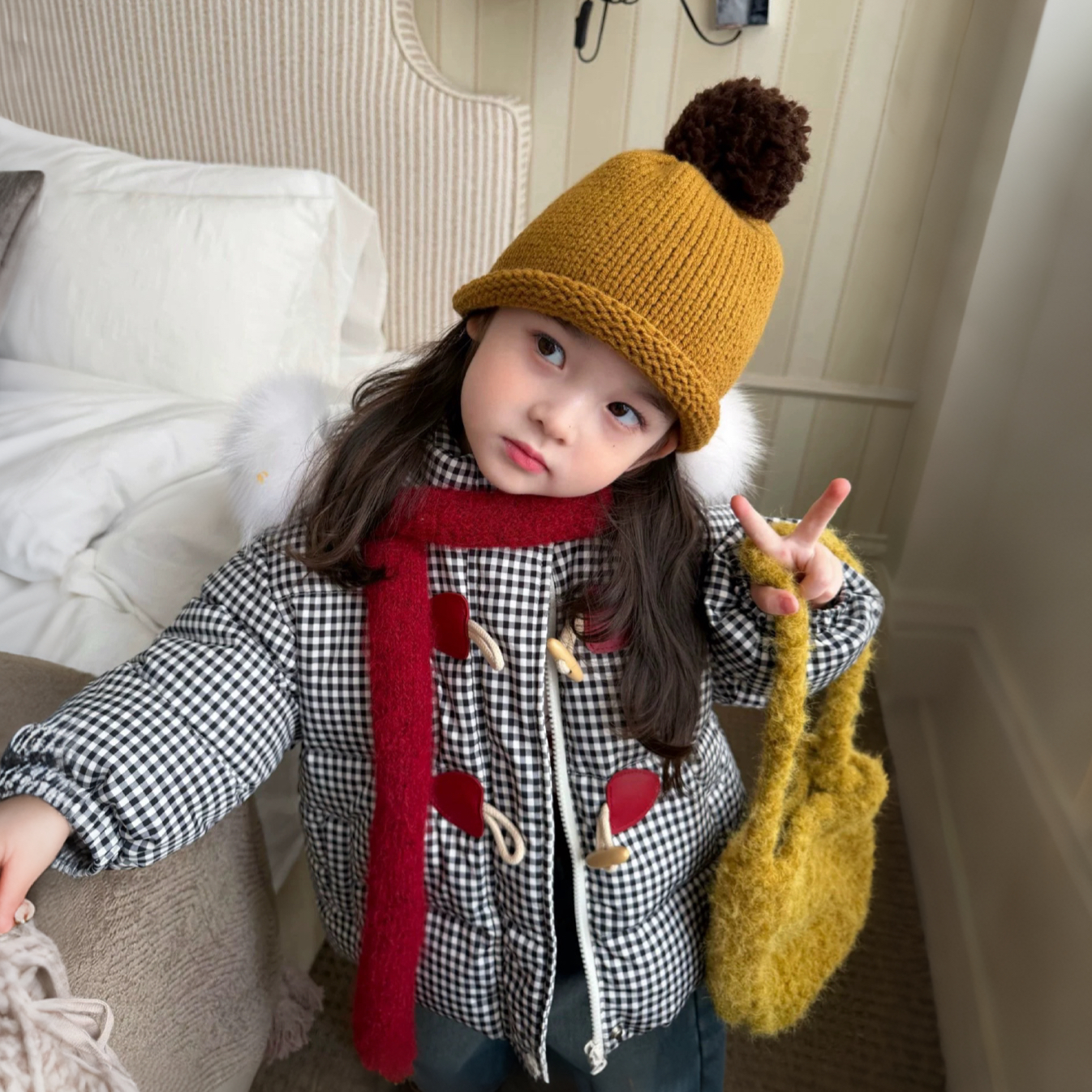 【彩虹家】2025深秋冬女童加厚卡通小人连帽外套装-98291