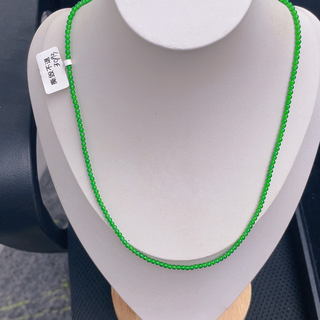 翡翠未镶嵌颈饰   