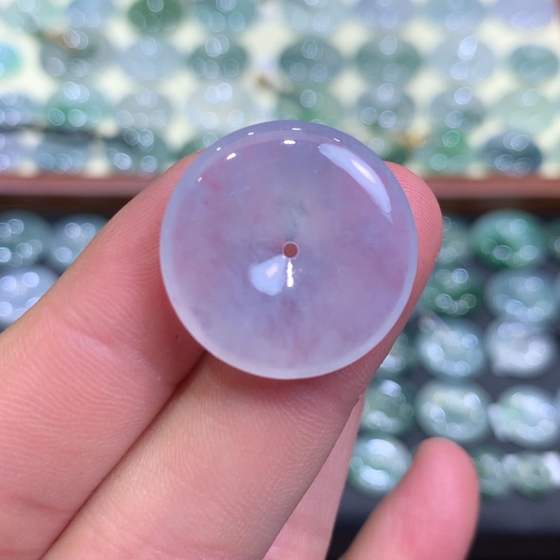 翡翠颈饰未镶嵌平安扣