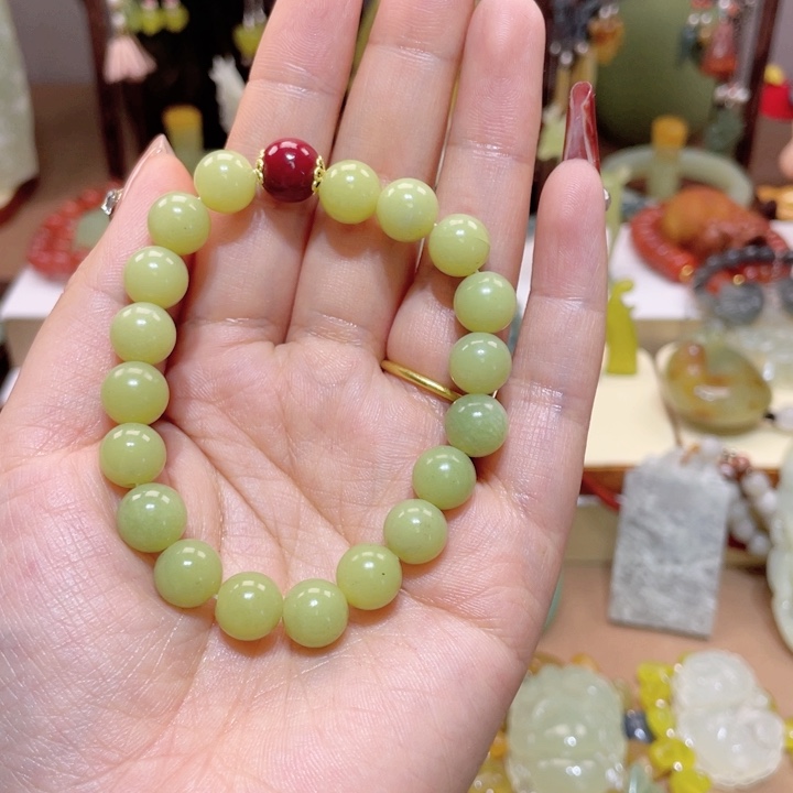 蛇纹石玉颈饰未镶嵌