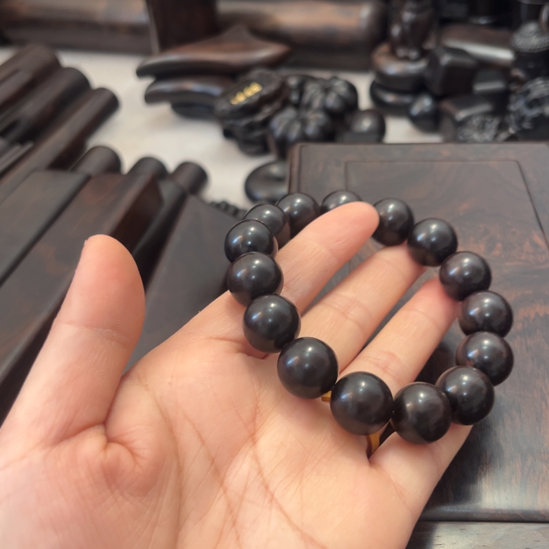 你***来黑酸枝木类紫光檀1.5素圈1条