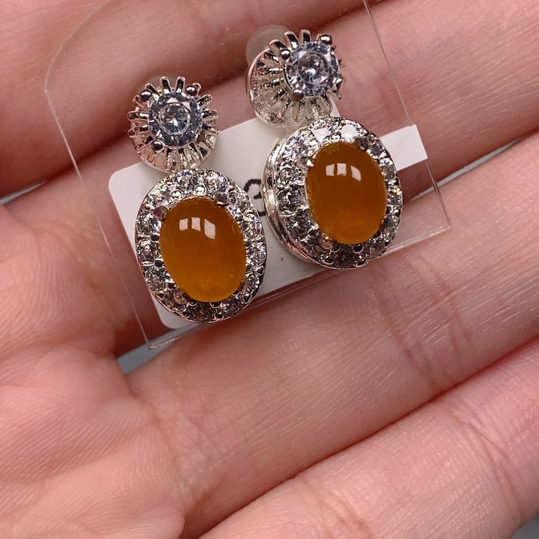 翡翠耳饰未镶嵌黄翡蛋面一对