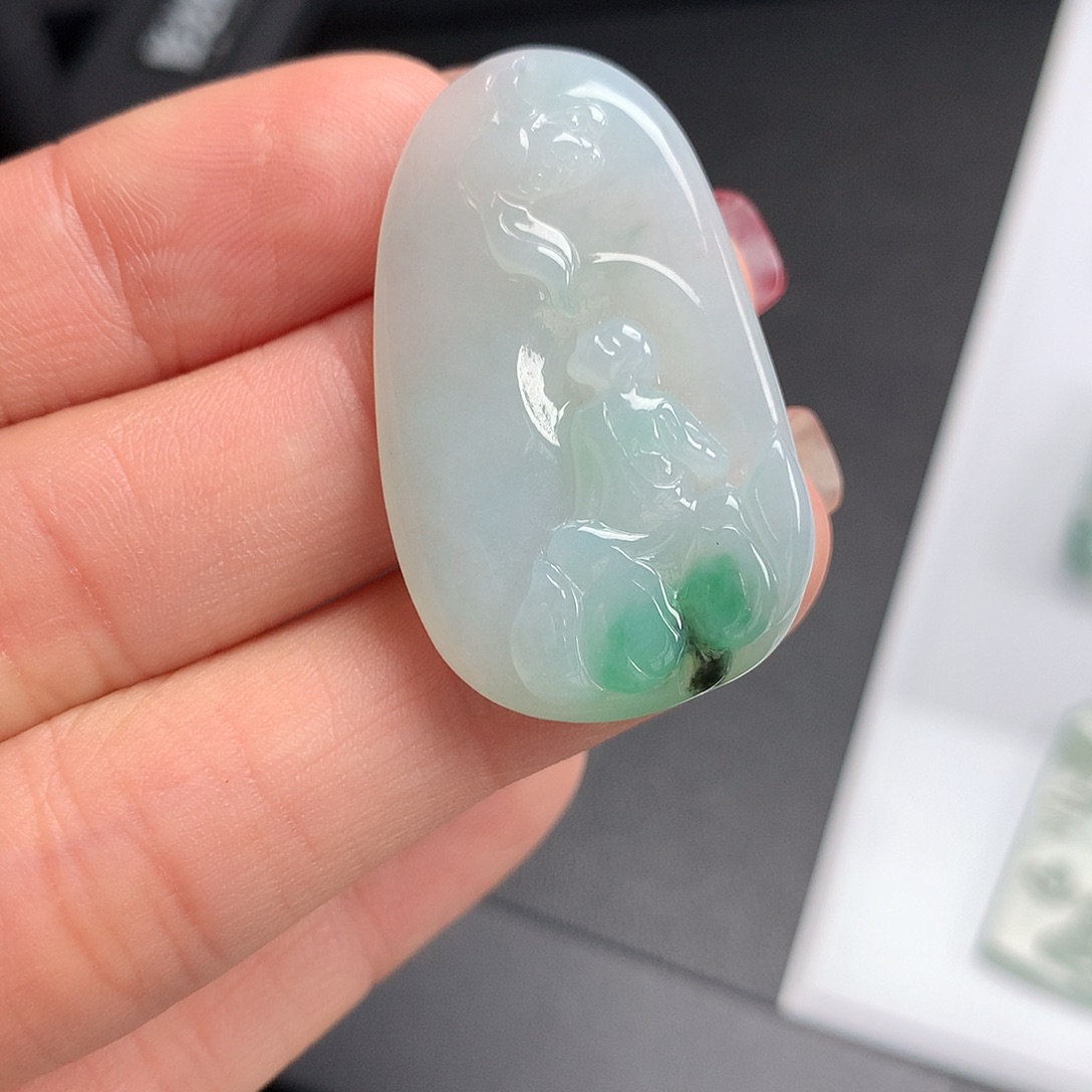 翡翠未镶嵌颈饰悟道