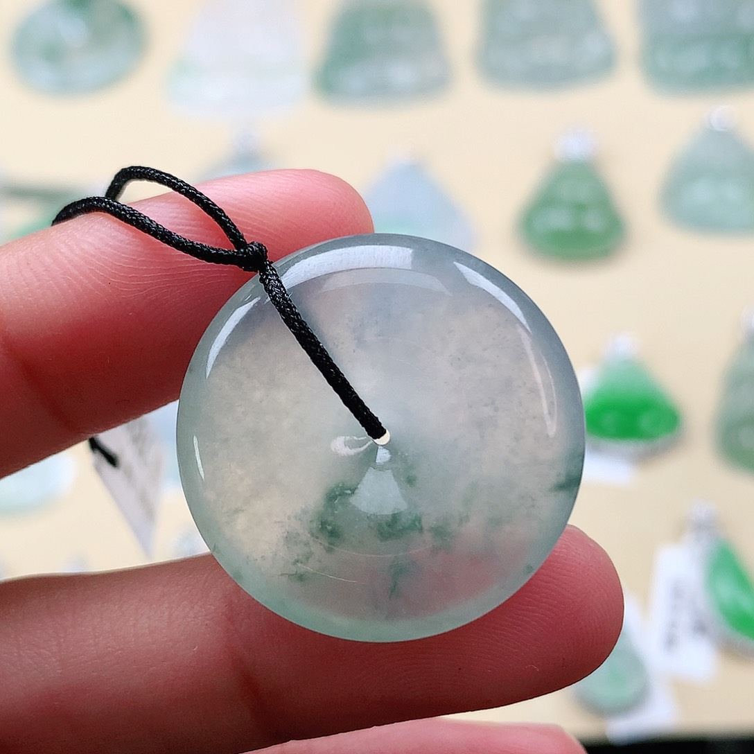 翡翠颈饰未镶嵌扣子