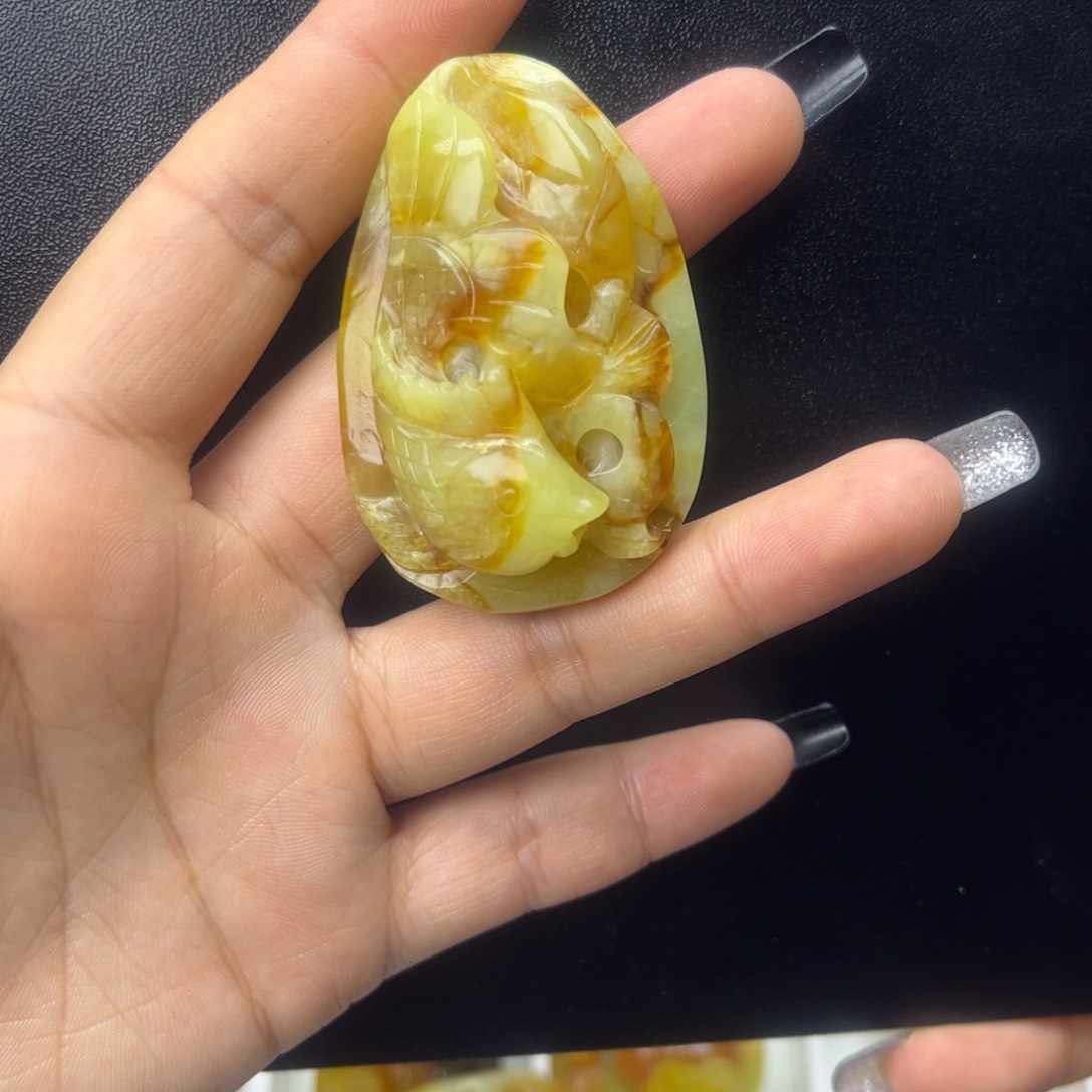 蛇纹石玉颈饰未镶嵌