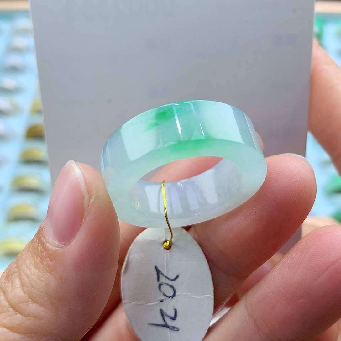 翡翠戒指未镶嵌2021圈