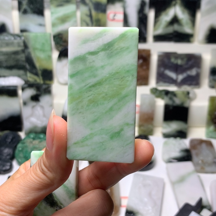 独山玉未镶嵌颈饰