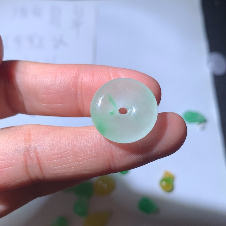 爱***媛翡翠未镶嵌颈饰挂件