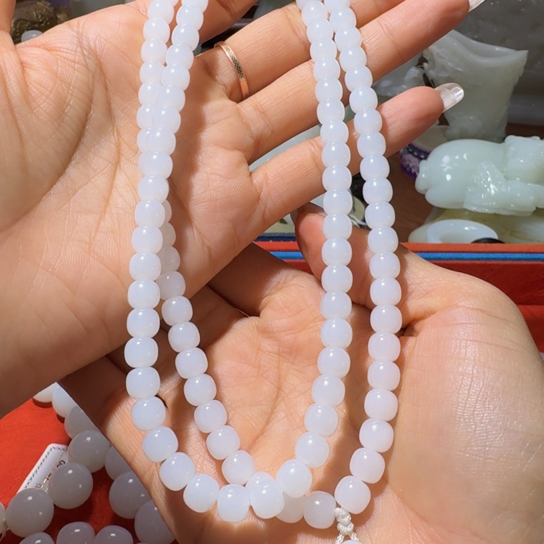 和田玉未镶嵌把件