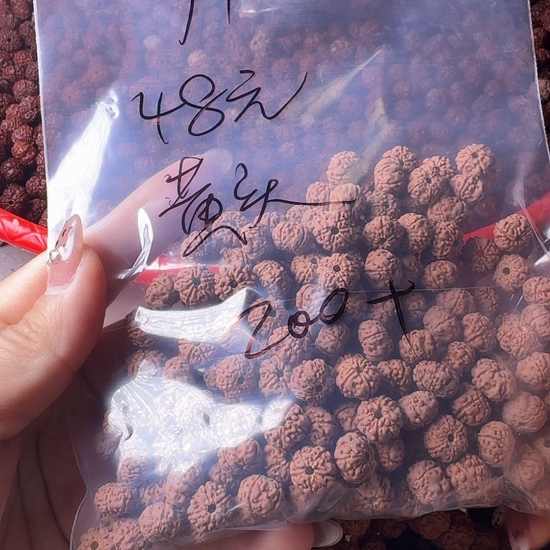 凡***哥吊坠金刚菩提200颗黄头有瑕疵