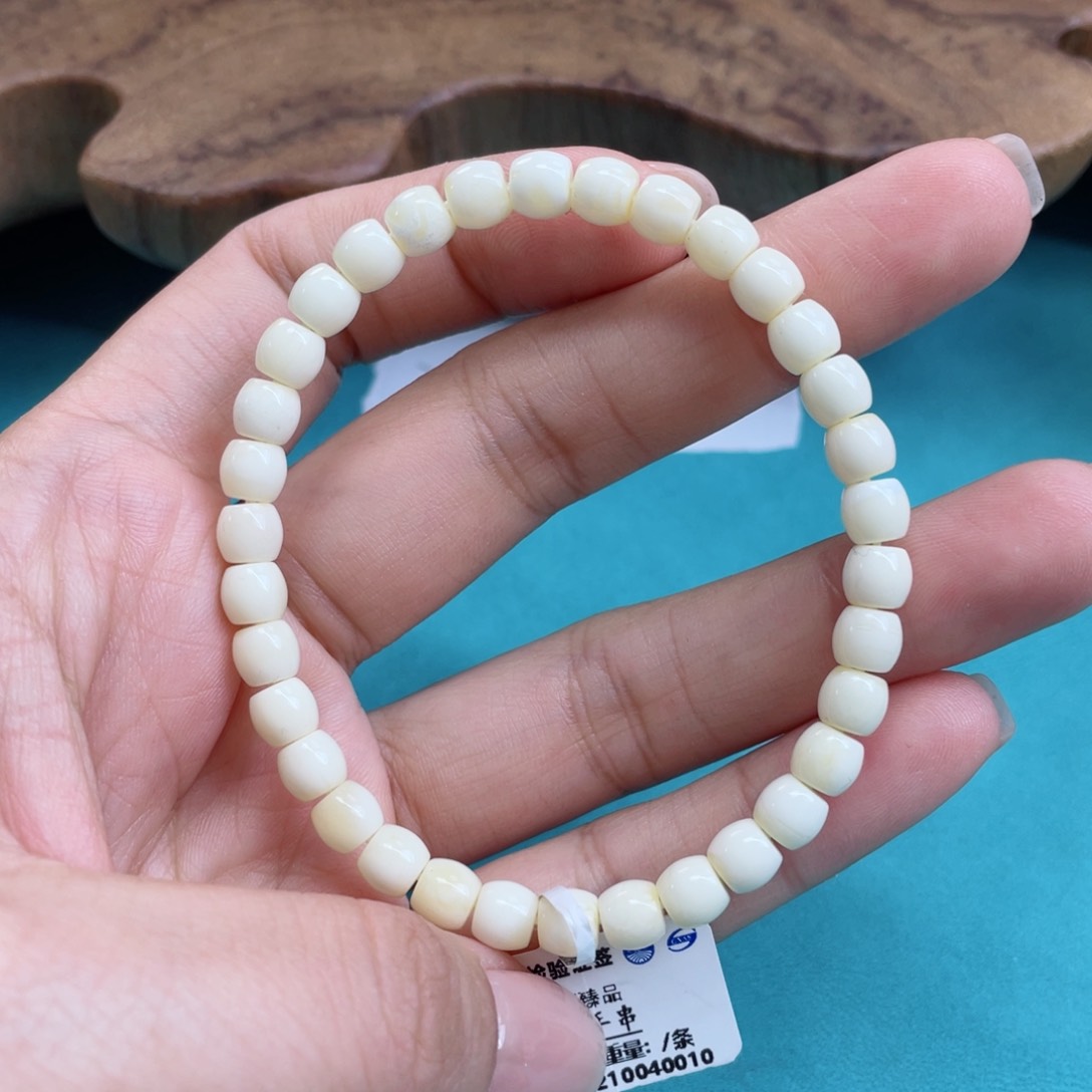 蜜蜡裸石未镶嵌蜜蜡96