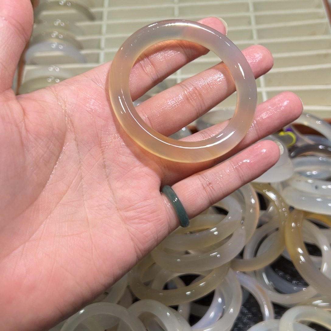 玛瑙/玉髓未镶嵌手镯5354圈有包容2.4