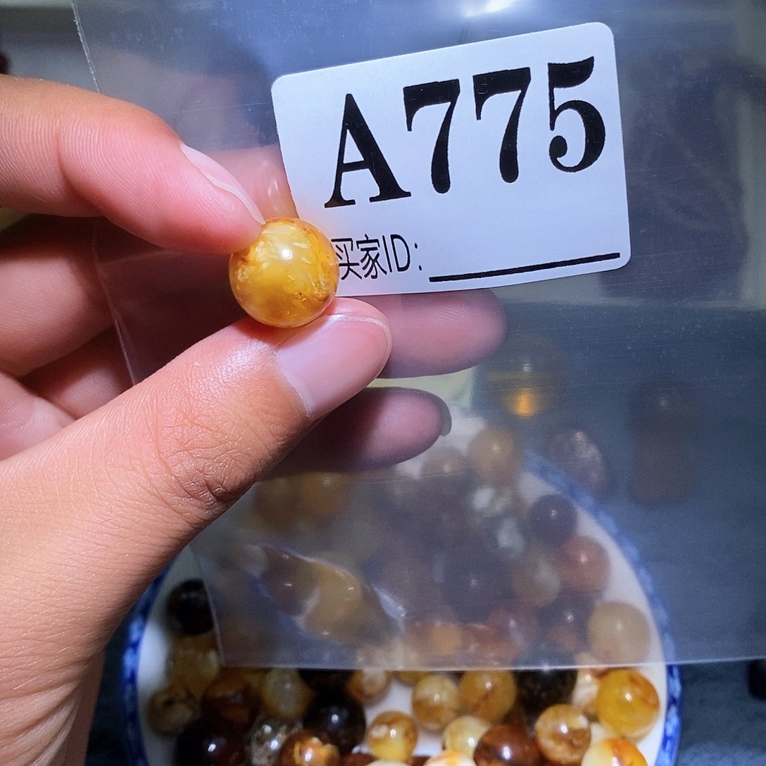 琥珀珠宝奇石未镶嵌