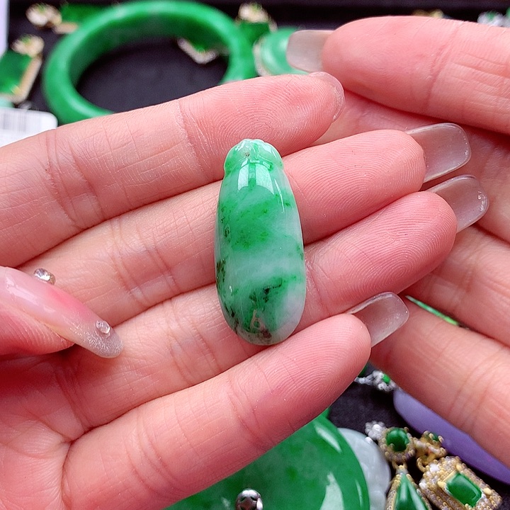 翡翠颈饰未镶嵌翡翠