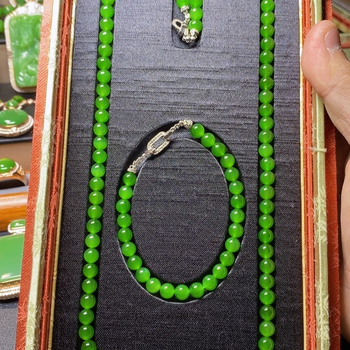 吊坠(不含链)未镶嵌和田玉兄***浪