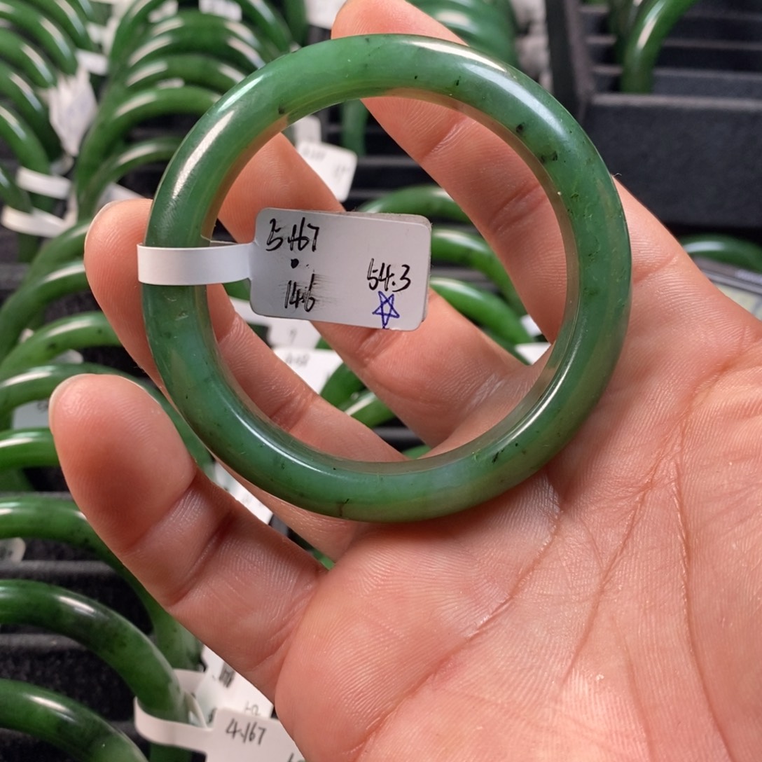 春***雨和田玉（碧玉）未镶嵌手镯有裂有瑕疵特漏款