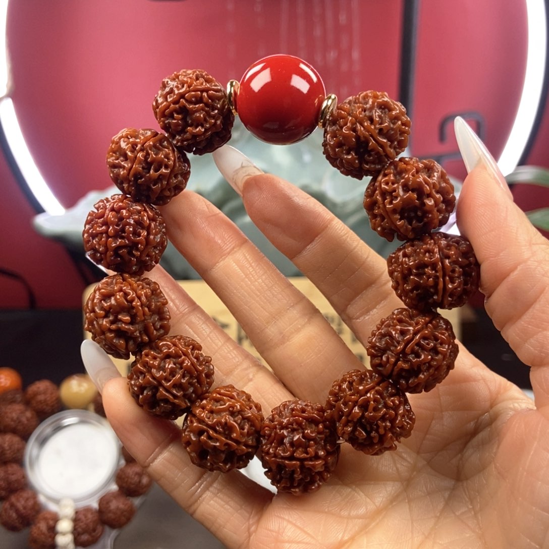 金刚菩提吊坠620红。