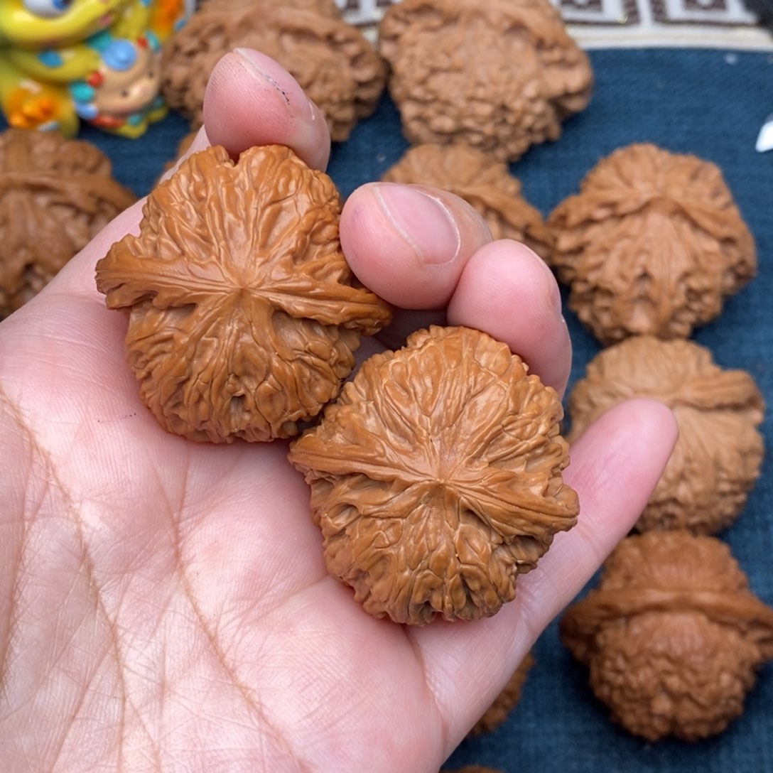 文玩核桃把件37山地红皮球磨