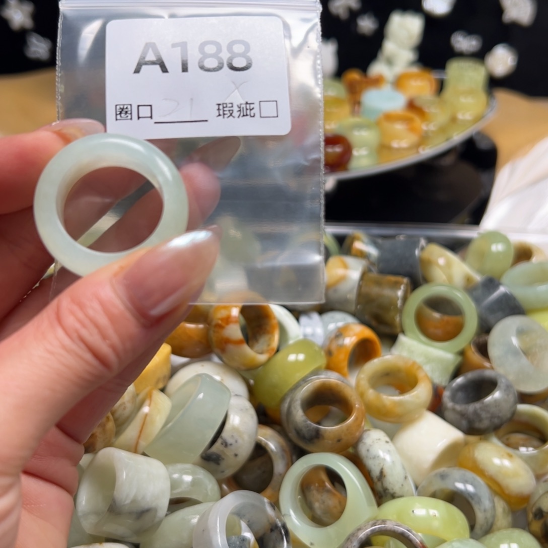 茶***白蛇纹石玉未镶嵌戒指
