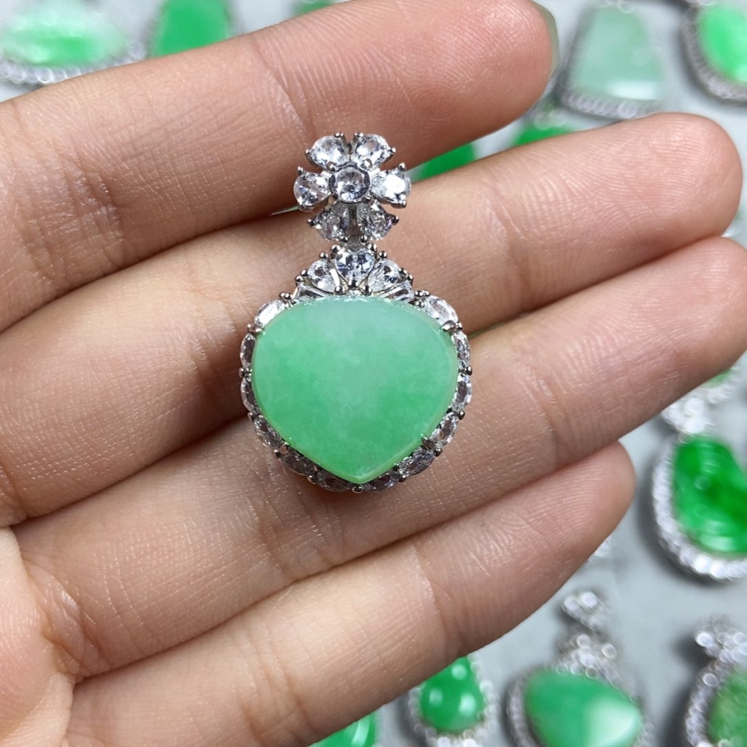 颈饰未镶嵌翡翠爱心