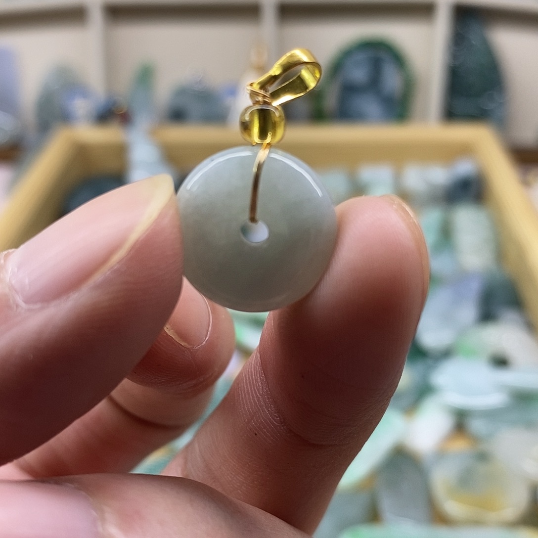 颈饰未镶嵌翡翠天然