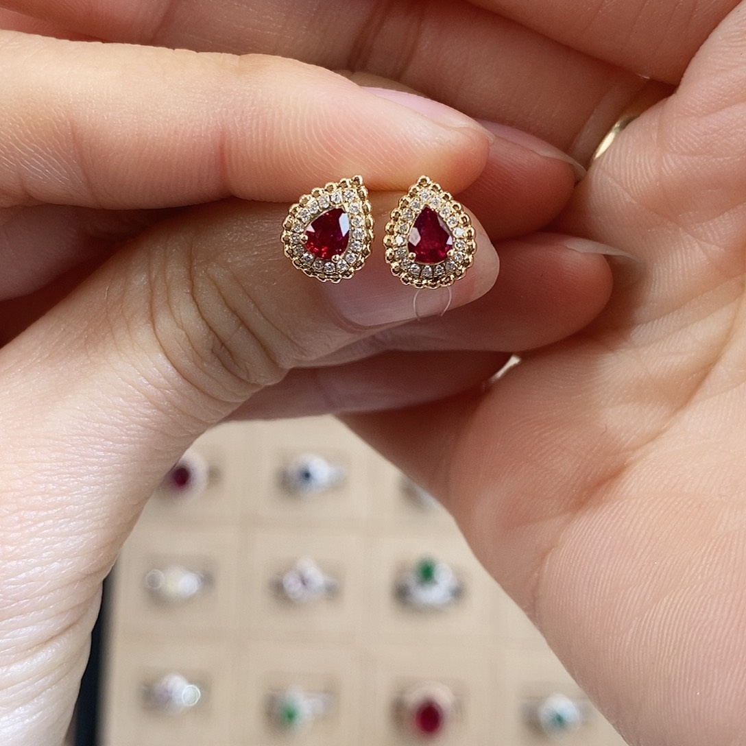 红宝石耳饰18K金镶嵌