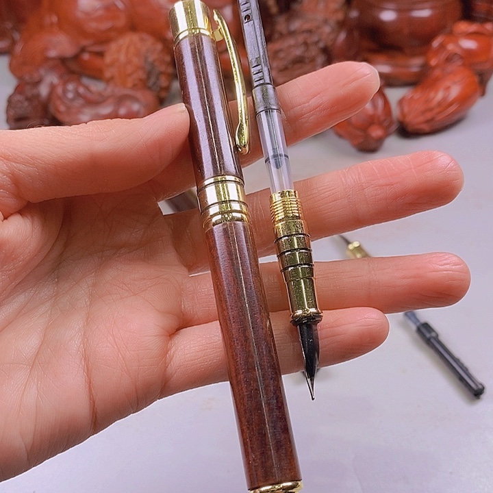 檀香紫檀（小叶紫檀）终****然